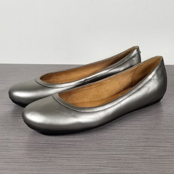 Naturalizer Brittany Ballet Flat, Pewter Leather, Womens Size 9.5 M / 39.5 - Picture 1 of 12